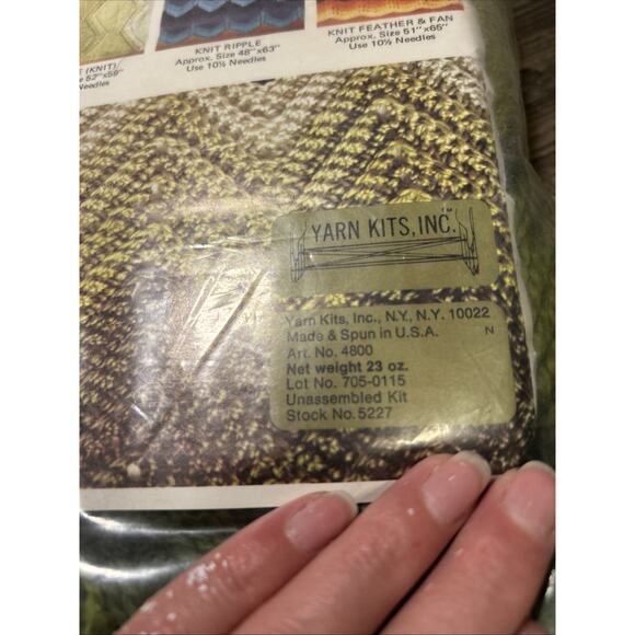 Vintage AFGHAN KIT Yarn Kits Inc 4800 NOS Knit Crochet 7 Patterns Retro New - Picture 2 of 6